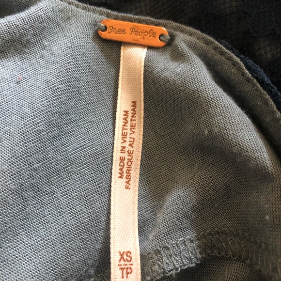 Free People Long-Sleeved Lace Dress. Fully-lined with back zipper-and v-back. - Picture 11 of 12